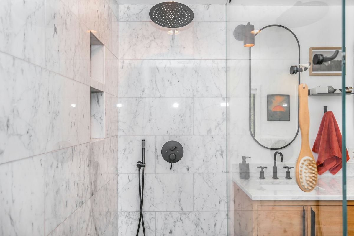 Vrijheid in de badkamer met een inloopdouche: stijlvol, ruimtelijk en ...