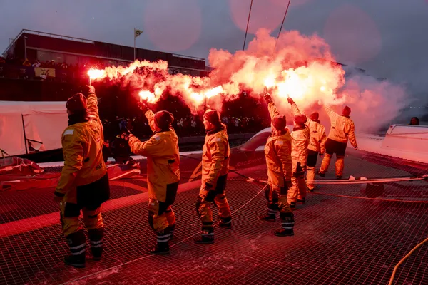 Flares bij het ontvangst in Brest