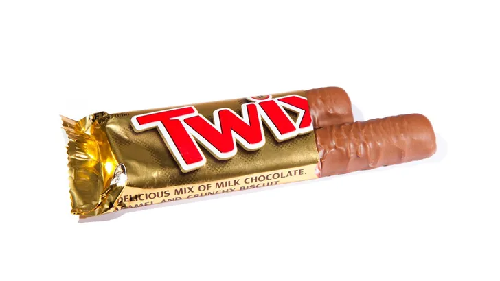 Man crasht door verslikken in Twix
