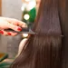 Vrouw met glanzend haar.