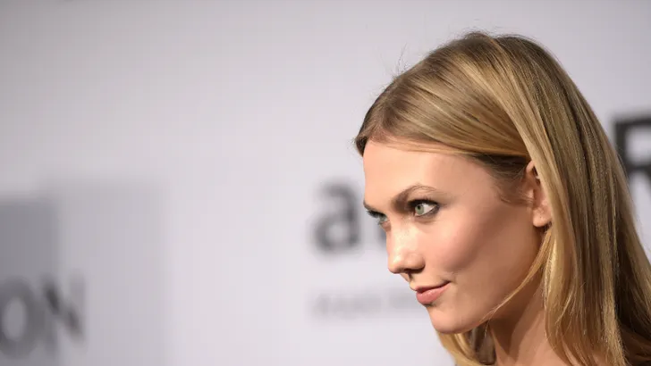 Aha! Karlie Kloss deelt dé truc hoe je fris het vliegtuig uitstapt