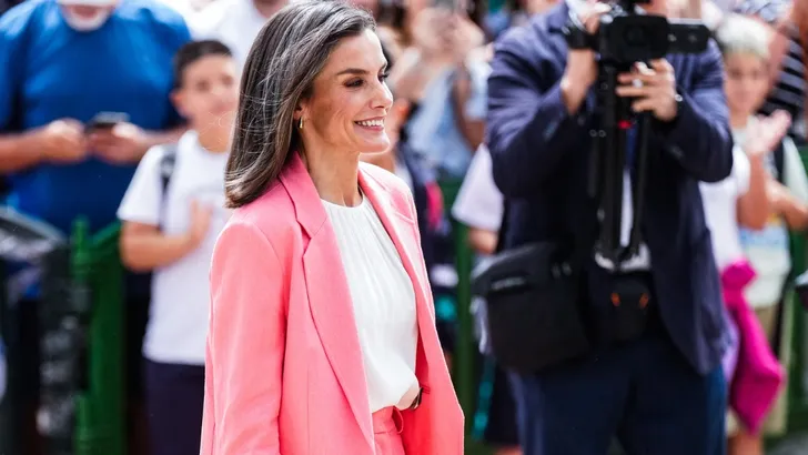 De prachtige power suits van koningin Letizia