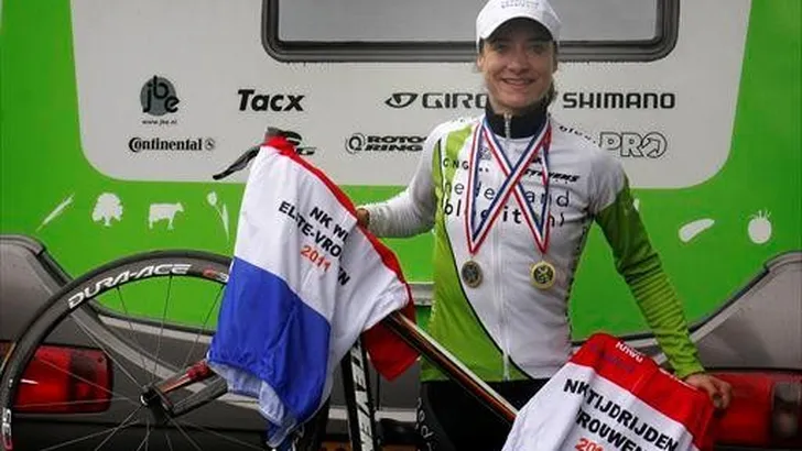 Vos showt nationale kampioenstrui in Giro Donne