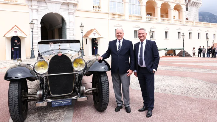 Slechts zes exemplaren ter wereld: prins Albert II onthulde deze legendarische Bugatti in Monaco