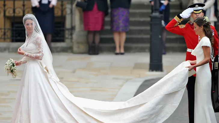 Zo zag de tweede bruidsjurk van Kate Middleton eruit