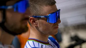 Remco Evenepoel kijkt gespannen