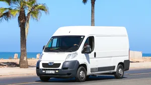 Spaans koppel woont al vier jaar in busje van vijf vierkante meter en schrapt alle vaste lasten