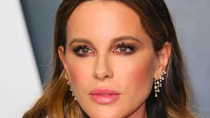 Actrice Kate Beckinsale is kritiek op uiterlijk zat en snoeit 'haters' de mond