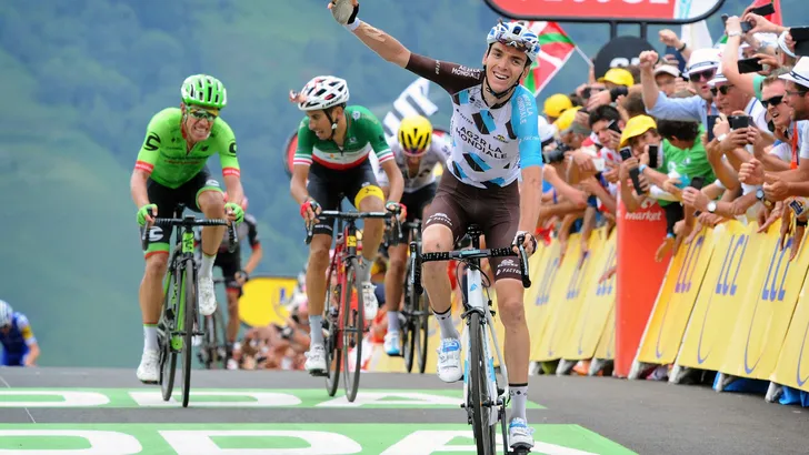 Tour gemist: Aru rijdt Froome uit geel, Bardet vliegt naar ritzege