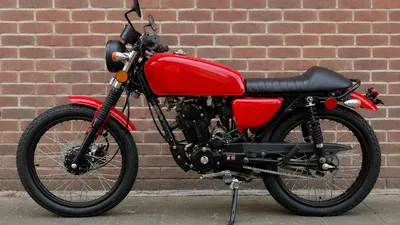 Hij kocht de goedkoopste Cafe Racer op Amazon, maar hield zijn hart vast na het openen van de doos