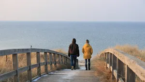 Een wandeling in de natuur op kerstavond ter voorbereiding van de spijsvertering op het kerstdiner.