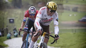 greg van avermaet en mathieu van der poel tijdens de e3-prijs van 2021