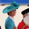 Prinses Kate matcht met dochter in hemelsblauw pak tijdens Trooping the Colour | Nouveau