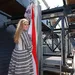 Prinses Amalia hangt vlag uit