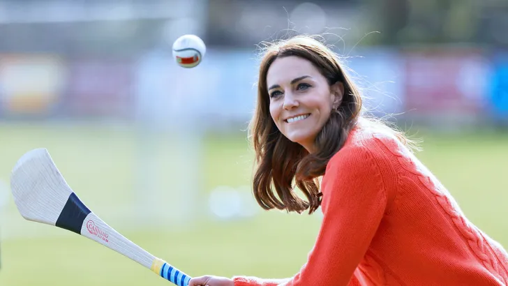 Kate Middleton doet Gaelic football