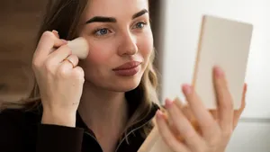 Met deze simpele Y-techniek lift je jouw jukbeenderen in seconden