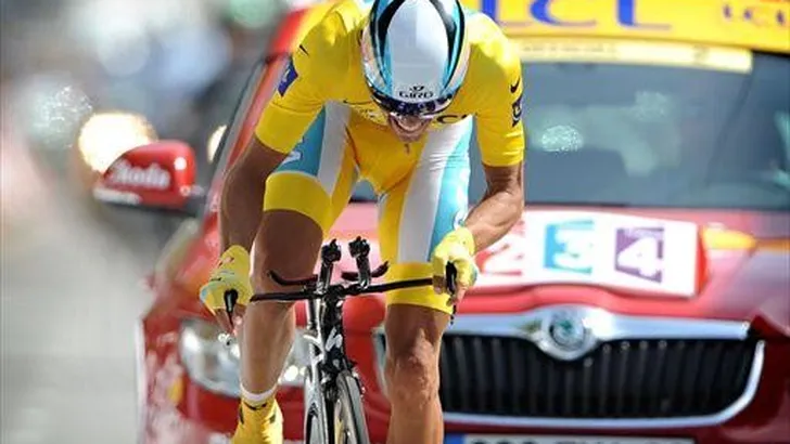 TOUR: Contador slaat aanval van Schleck af