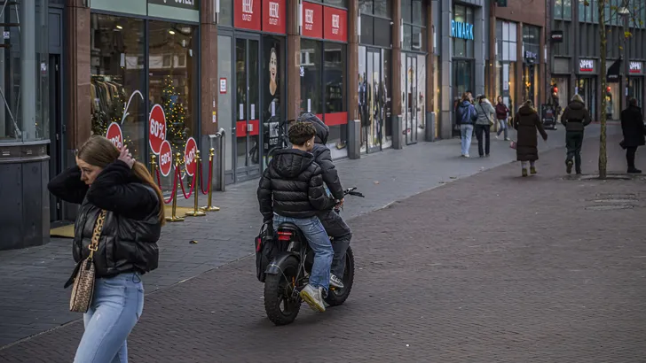 Iedereen eist harde maatregelen tegen fatbikes, maar de overheid neemt in 2026 een besluit dat niemand begrijpt