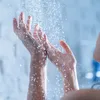 Jeukt je huid na het douchen? Hier kan het doorkomen | Grazia