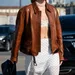 Trendy streetstyle look met een oversized leren jas en lingerie-top