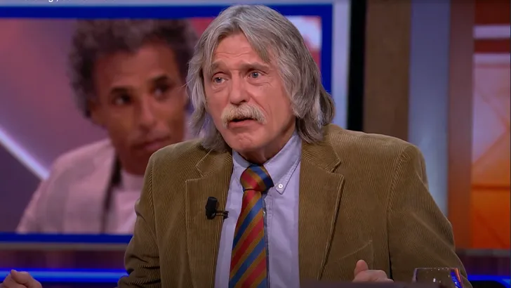 Johan Derksen ergert zich aan 'rancuneuze, irritante, achterbakse' Pierre van Hooijdonk