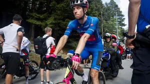 Wat betreft Nederlander in de Giro d'Italia presteert Thymen Arensman op de toppen van zijn kunnen en kwam Dylan Groenewegen dicht bij een ritzege. En er droeg een dag een Nederlander de bergtrui: Jardi van der Lee.