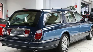 Rolls-Royce stationwagon met ingebouwde douche te koop