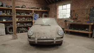 Brandweerman vindt na jaren speurtocht deze zeldzame Porsche in vergeten garagebox