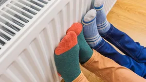 Koude voeten warmen voor de radiator