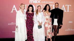 De cast van And Just Like That bij de première van het derde seizoen in Parijs.