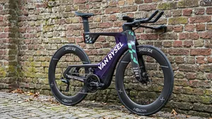 Decathlon presenteert conceptfiets die met elektrische ondersteuning snelheden tot 150 kilometer per uur bereikt