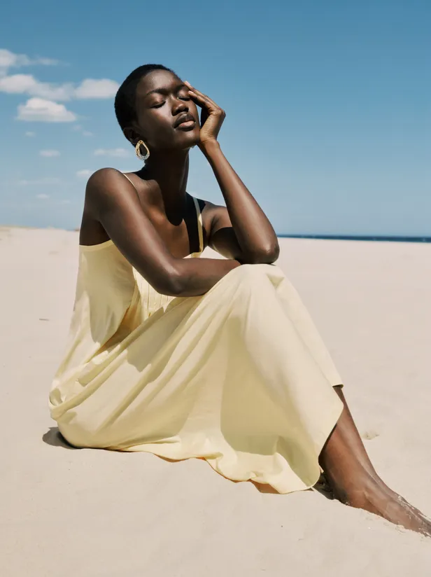 Butter yellow jurk van Hanro | €120