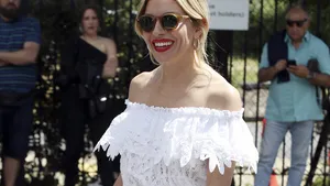 Sienna Miller doet voor: wit kant voor een chique zomer