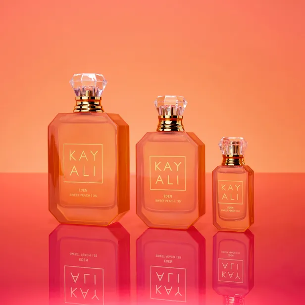 De parfums zijn verkrijgbaar in 100 ml (€125), 50 ml (€95) en 10 ml (€32)
