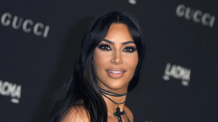 Kim Kardashian stelt vierde kindje voor aan de wereld