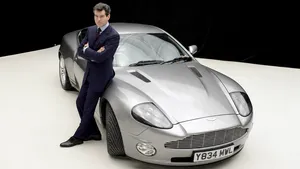 Waarom er vrijwel niets meer over is van de unieke Aston Martin van ex-James Bond Pierce Brosnan
