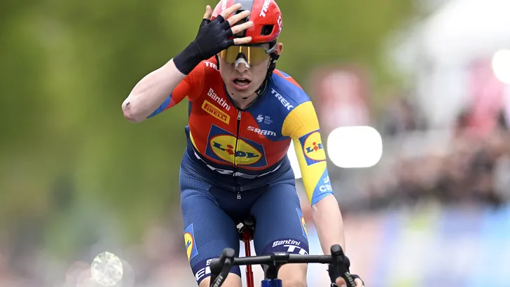 Philippe Gilbert komt met een opmerkelijke bespiegeling voor de Amstel Gold Race. Titelverdediger Mattias Skjelmose dicht hij geen enkele kans toe op succes dit jaar. Sterker, hij zou hem geeneens kopman maken bij Lidl-Trek.
