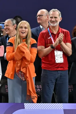 Prinses Amalia en koning Felipe bij 3x3 Basketbal op de Olympische Spelen, augustus 2024.