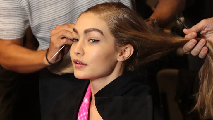 Zo verwijder je make-up vlekken uit je kleding