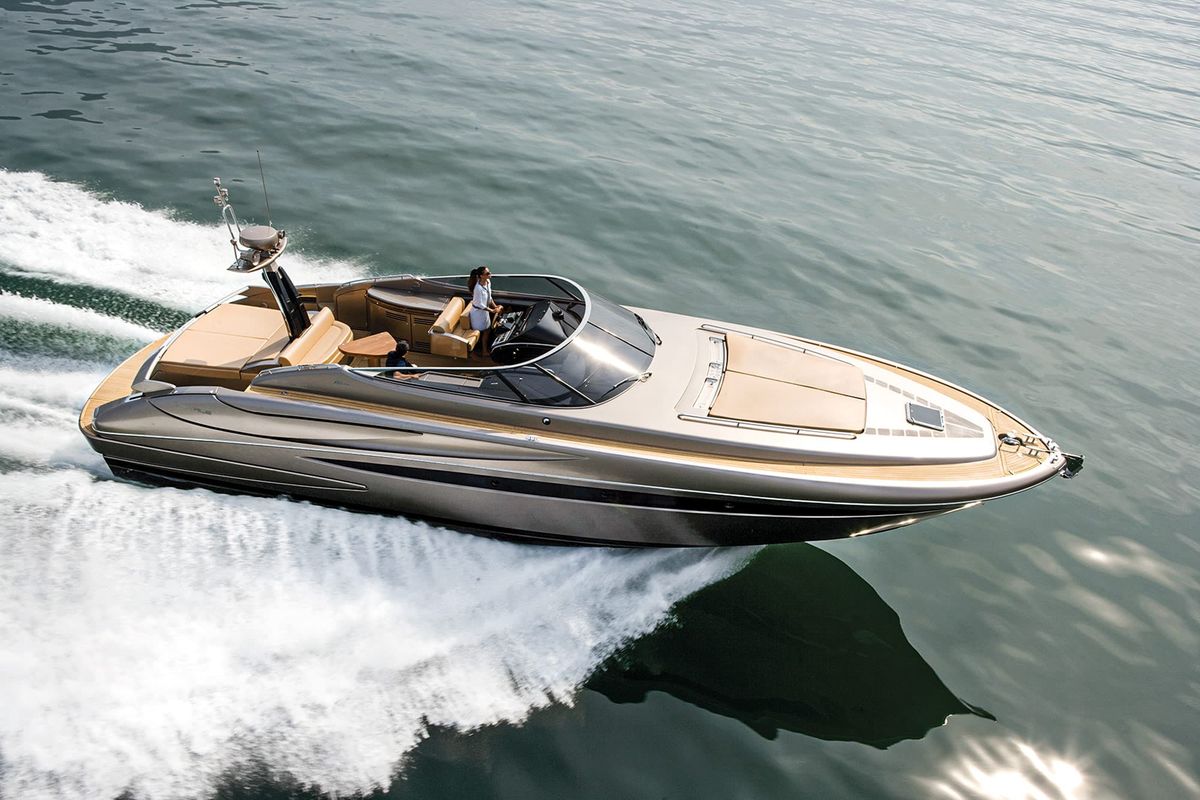 Vastgelopen luxe motorjacht bij Vlieland eindigt in juridische strijd