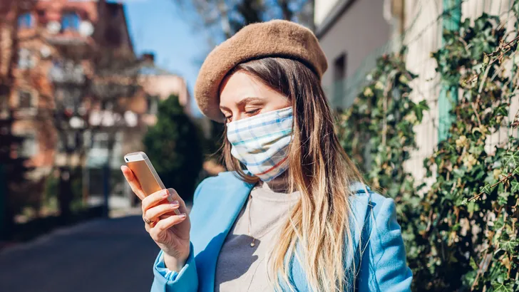 Deze fashionable hack rekent af met oorpijn door mondkapjes