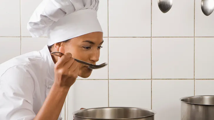 Minder zout, méér smaak: 7 gezonde smaakmakers die elk gerecht beter maken