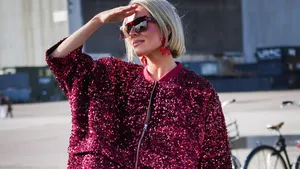 Vrouw met stijlvolle look.