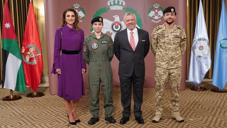 Prinses Salma is nu piloot, koningin Rania is trots! 