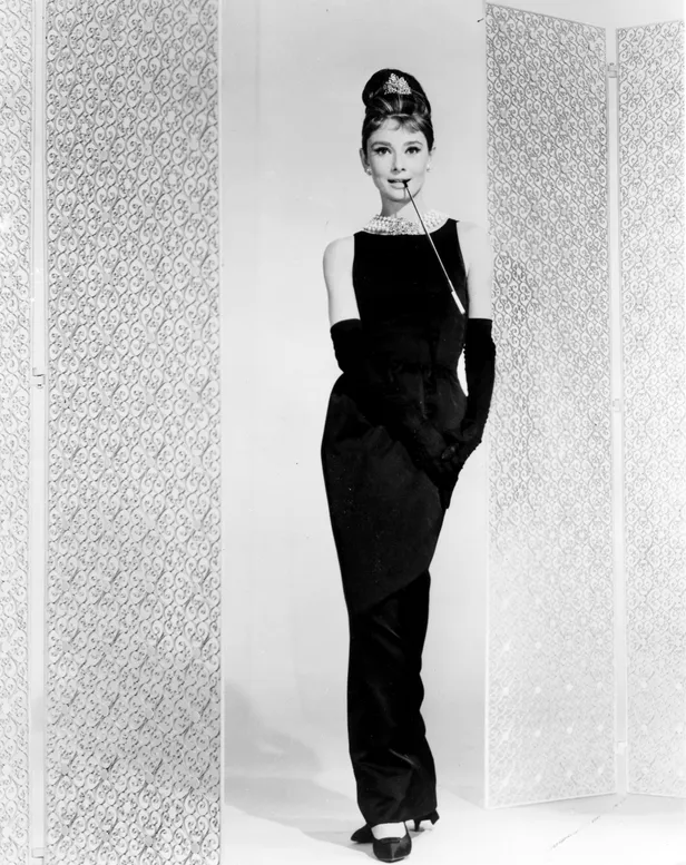 Audrey Hepburn als Holly Golightly op de set van Breakfast at Tiffany's 1964. 