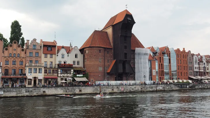 De eeuwenoude havenkraan van Gdansk
