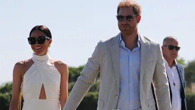 Na hun verhuizing naar de UK grijpt koning Charles in. Lees alles over de ijzige brief die de Sussexes op hun plek zet.