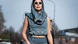 Vrouw met stijlvolle look.