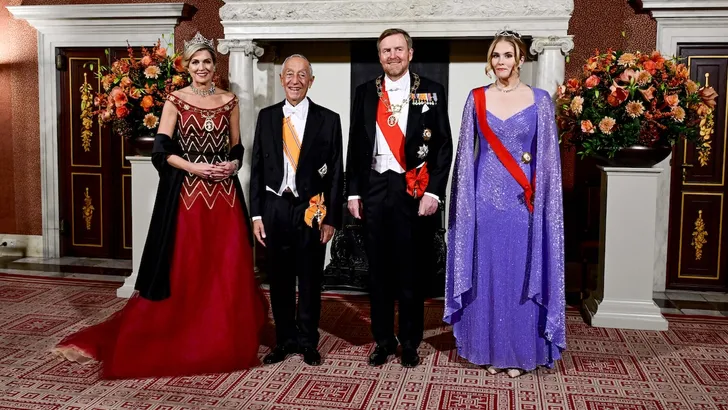 Royals in shape: zo blijven de Oranjes fit – Foto van koningin Máxima, koning Willem-Alexander en prinses Amalia met de Portugese president, 10 december 2024.