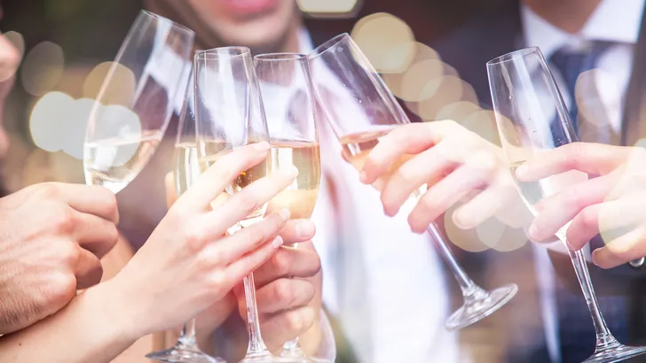 Waarom je champagne beter buiten de koelkast bewaart
